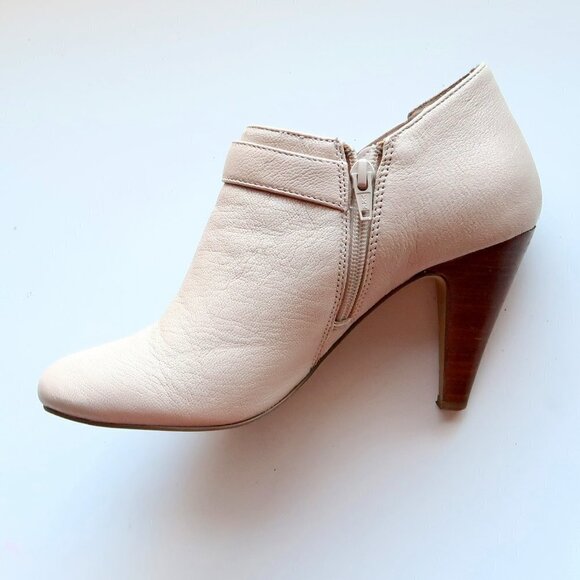 Alfani Shirlee Cream Leather Almond Toe Heeled Ankle Boots Booties 8.5 - Picture 8 of 15
